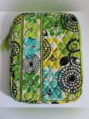 VERA BRADLEY Limes Up retired print quilted zippered E-reader/tablet sleeve